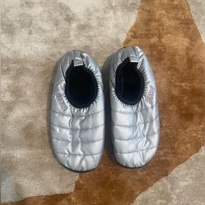 NEW WITH TAGS Subu Silver Packable Slippers